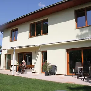 Lovely Apartment, Garden, Parking, Wifi, Netflix Apartment