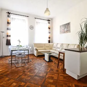 Spacious Cozy In Centre Apartment